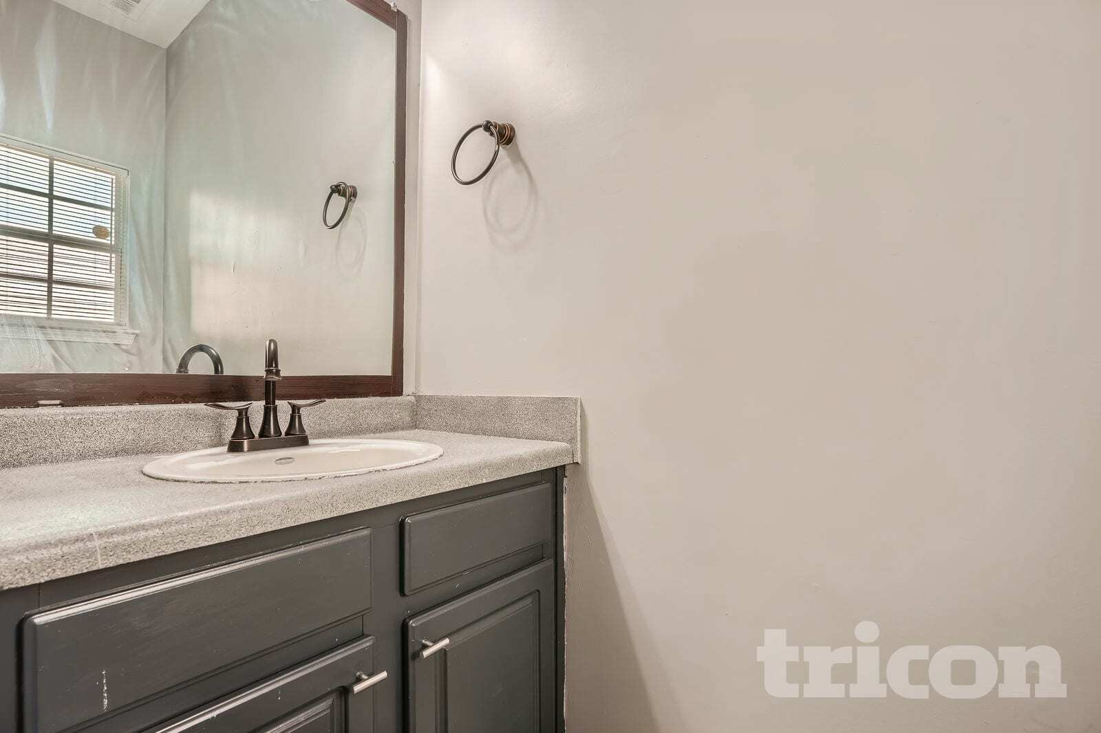 Building Photo - 3250 Diamond Blf