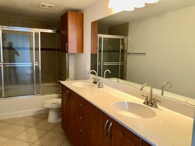 Building Photo - Emerald Dunes - 304