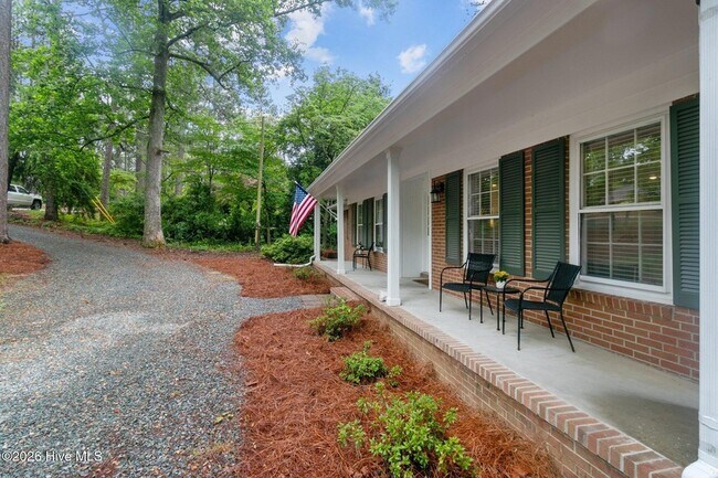 Building Photo - 450 Crestview Rd