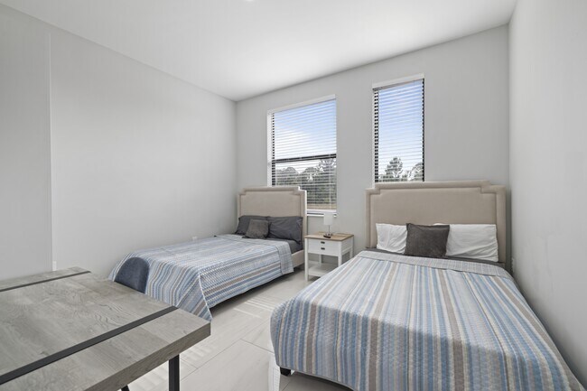 Building Photo - 674 Windermere Dr