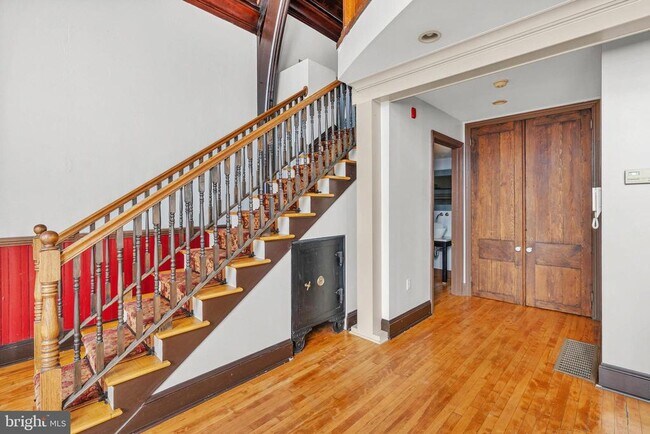 Building Photo - 3849 Terrace St