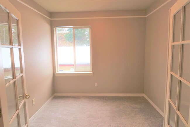 Primary Photo - Lovely 2+ Bedroom Condo in Mountlake Terra...