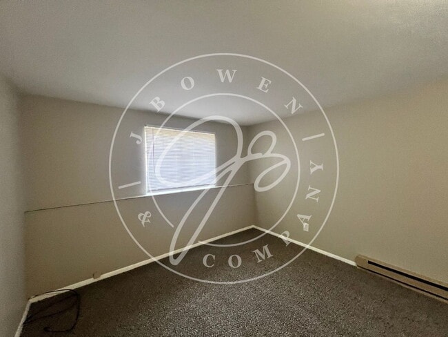 Building Photo - Completely updated 3 bedroom home with fin...