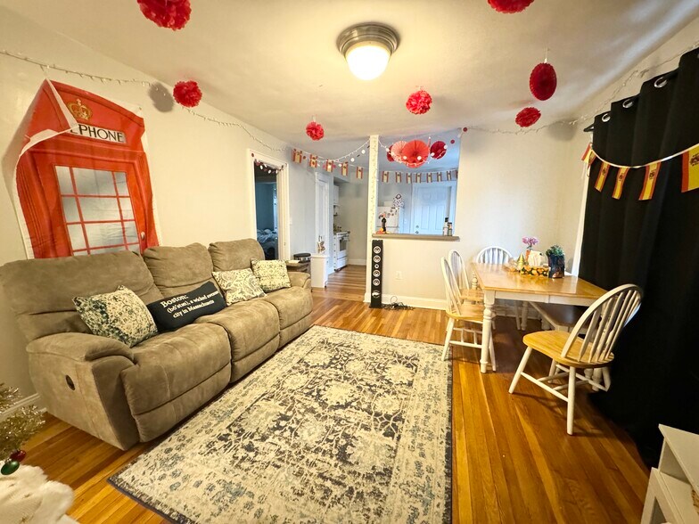 Building Photo - 149 Calumet St