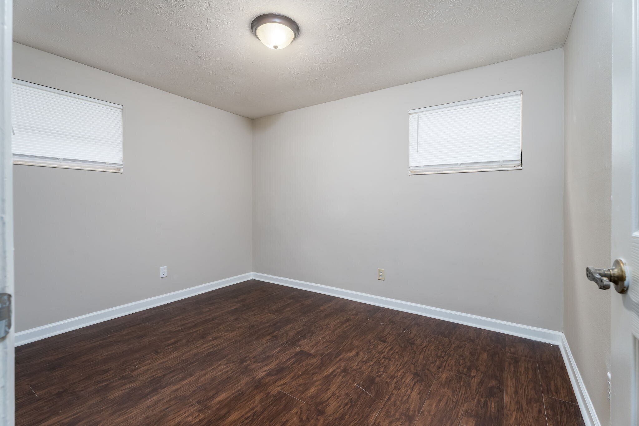 Building Photo - 385 Dunwoodie Rd