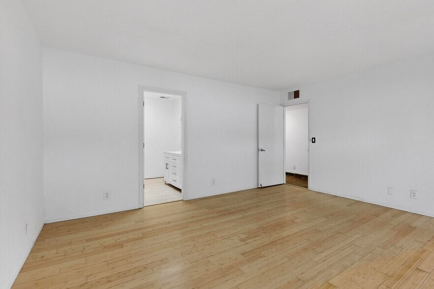 Building Photo - 5528 Overlook Dr NE