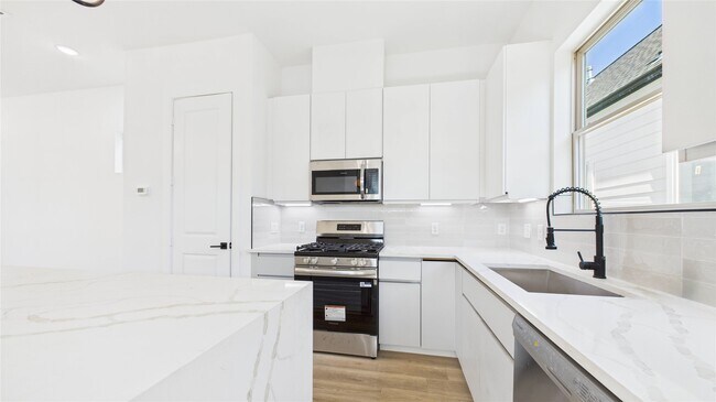 Building Photo - 5318 Terry St