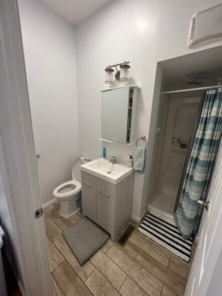 Bath - 86 9th St