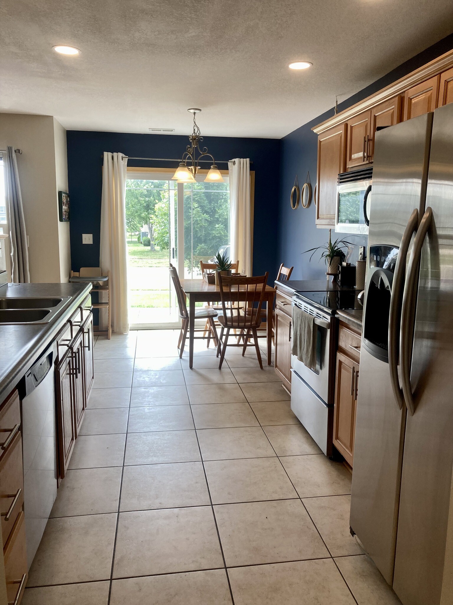 kitchen and dining with patio access - 906 SE Crossings Ln