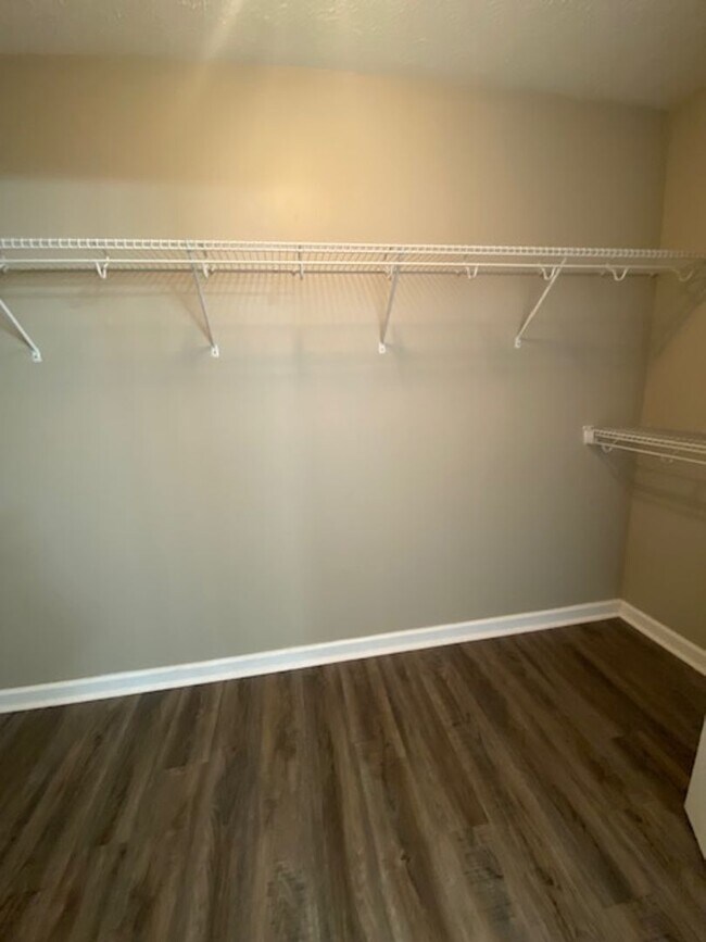Building Photo - Newly Renovated Single Family Home