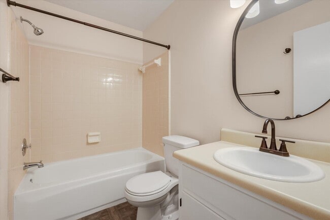 Building Photo - 1901 Gina Dr