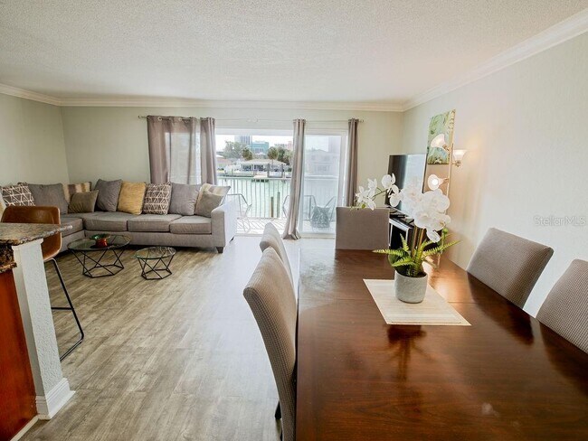 Building Photo - 185 Brightwater Dr