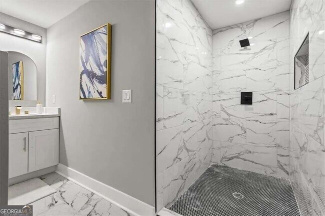 Building Photo - 724 Cowan Rd SE