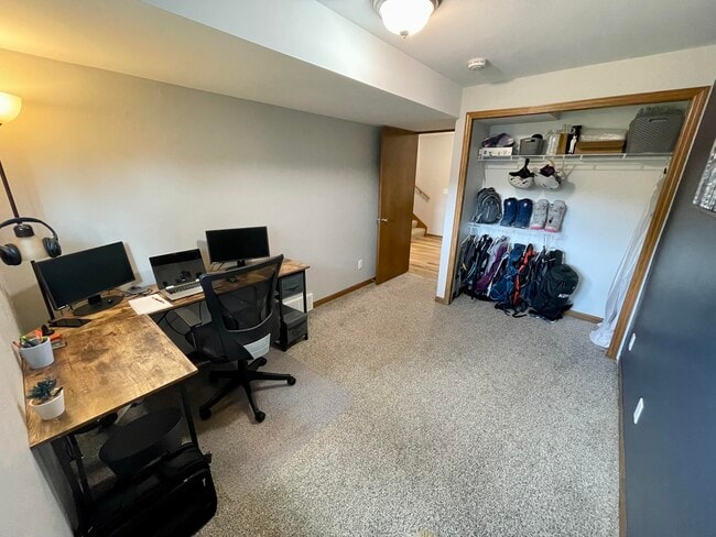 Building Photo - 3016 Maple Valley Dr
