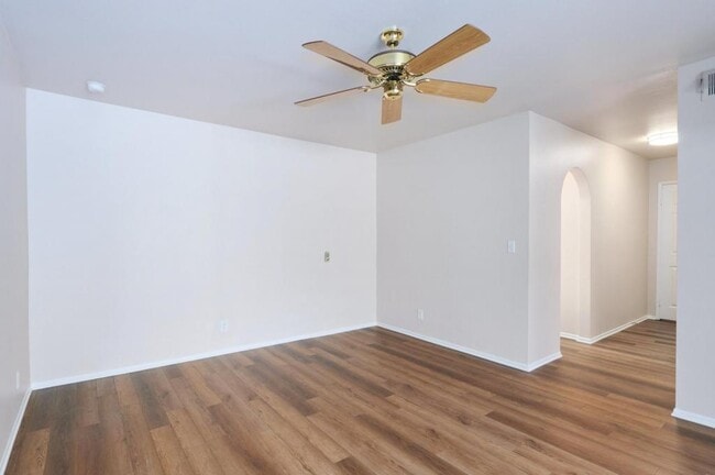 Building Photo - 667 Arroyo Oaks Dr