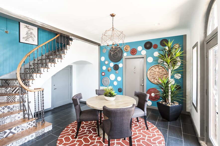 Building Photo - Arcos