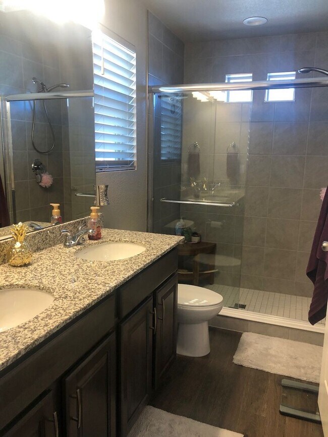 Building Photo - STUNNING 2BD + LOFT HOME WITH LUXURY UPGRA...