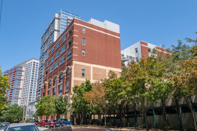 Building Photo - 2001 S Calumet Ave