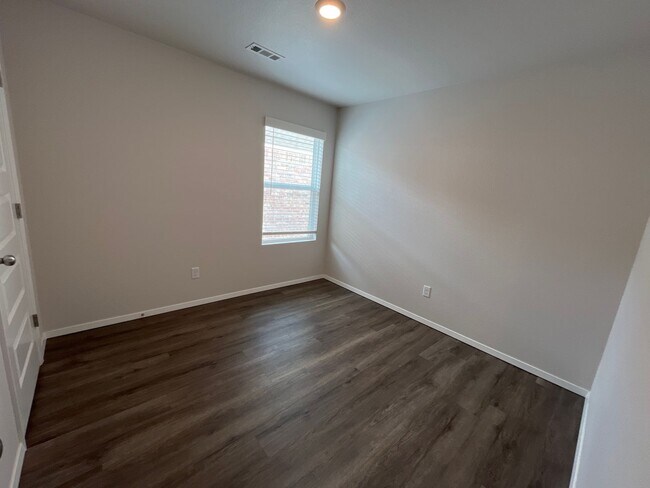 Building Photo - *Pre-leasing* Three Bedroom | Two Bath Hom...