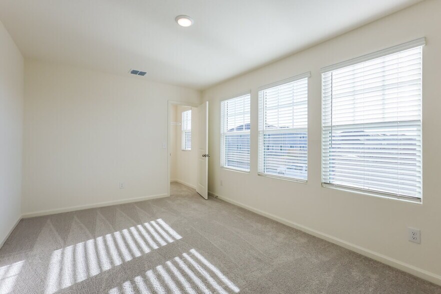 Building Photo - 5717 Texas Palm Dr