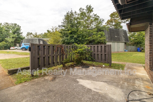 Building Photo - 504 Cedartop Ln NW