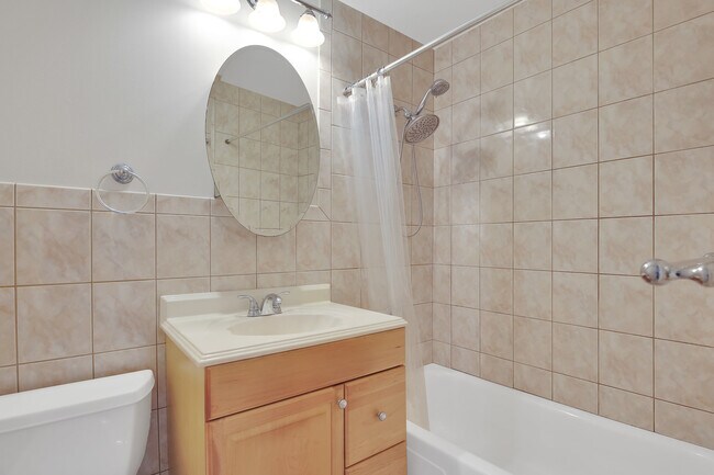 Building Photo - 8970 N Parkside Ave