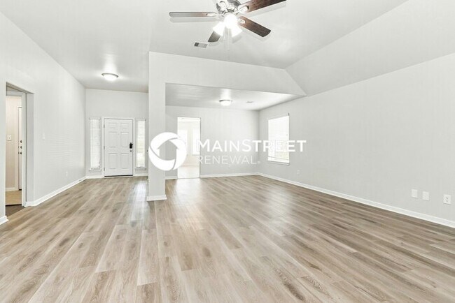 Building Photo - 4 Bedroom Pet-Friendly Home in Conroe, TX with Main Street Renewal
