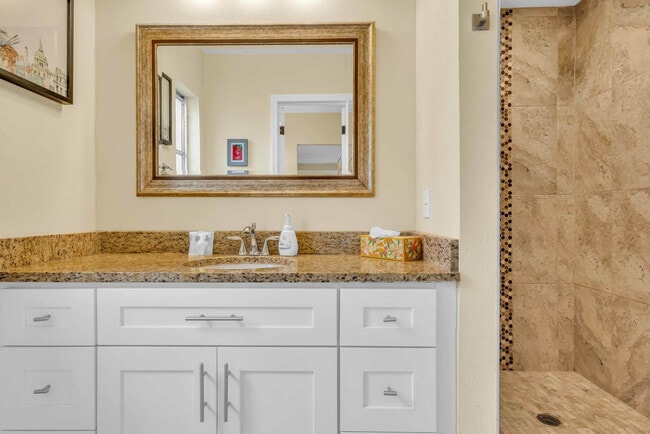 Building Photo - 2723 Gulf Gate Dr