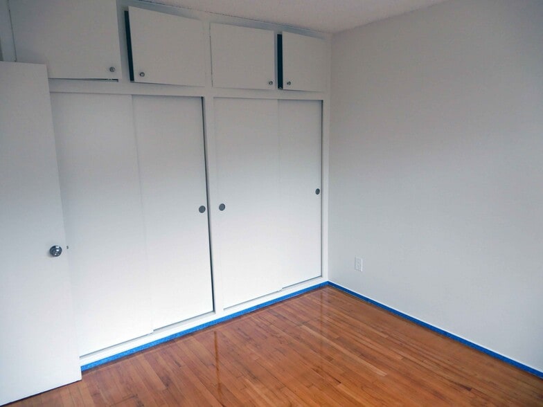 Building Photo - 5326 Lincoln Ave