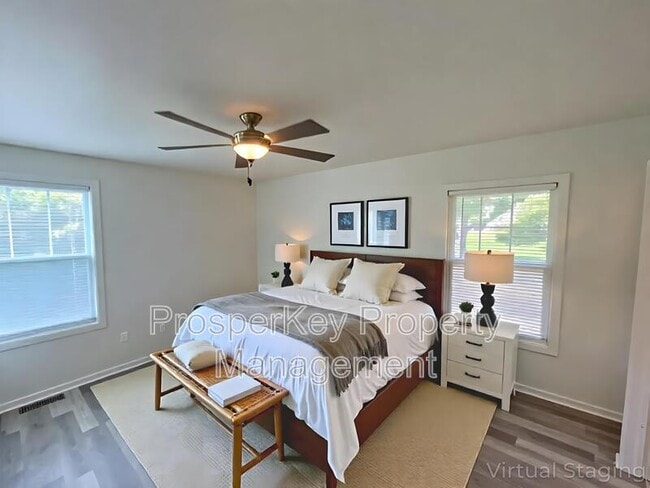 Building Photo - 246 Pinetree Cir