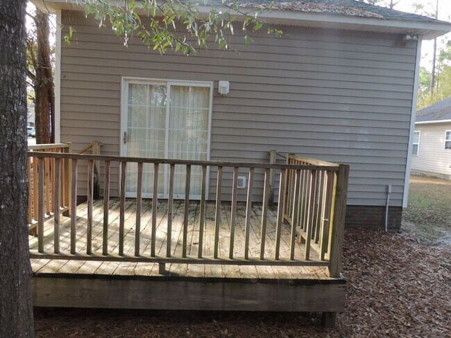 Building Photo - 135 Charter Dr