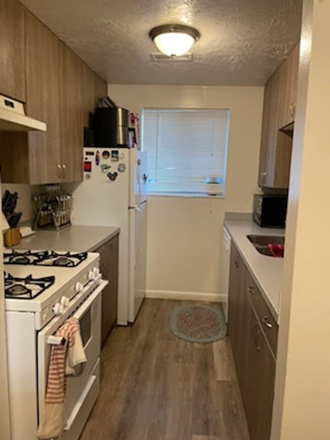 Building Photo - Contract Sale! 1B/1B Pet Friendly Apartment South of BYU