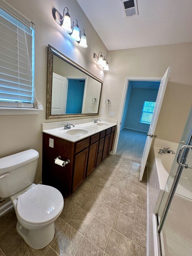 Building Photo - 840 Parnell Ct