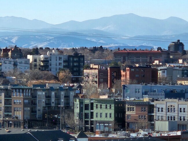 Building Photo - Glass House 1 Bed 1 Bath High Rise Condo w/ Mountain & City Views!!