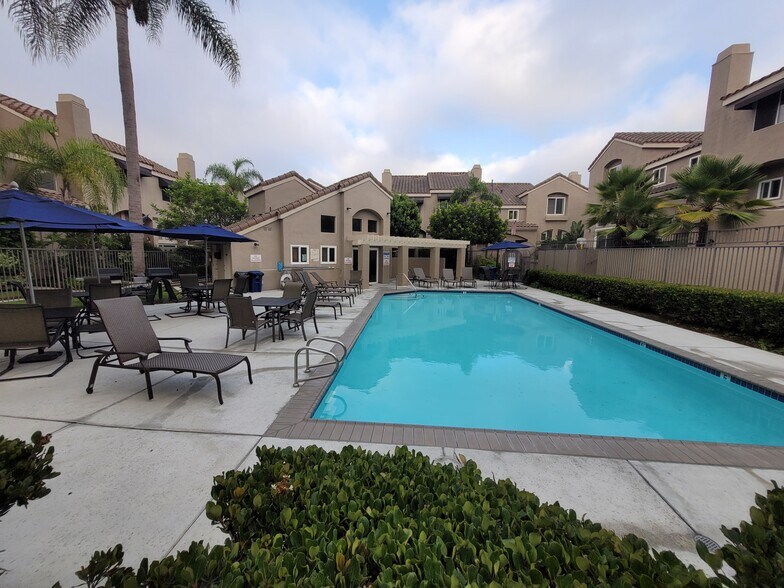 Building Photo - 1329 E Grand Ave