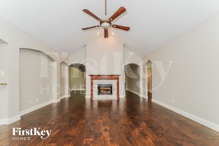 Building Photo - 3921 Cloudcrest Dr