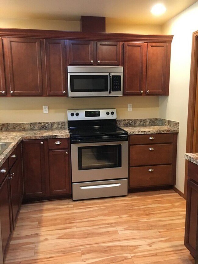 Building Photo - 1737 Stremler Dr