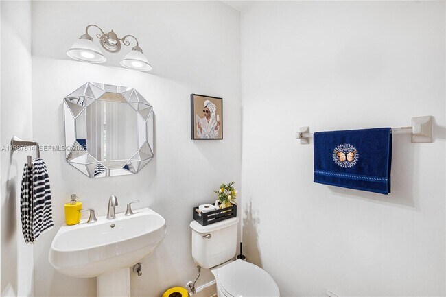 Building Photo - 7726 SW 193rd Ln