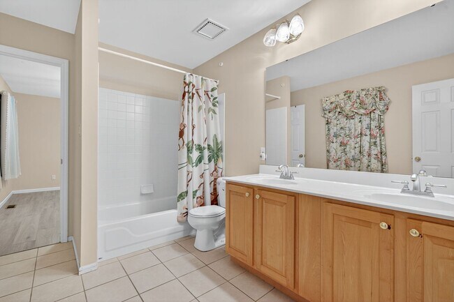 Building Photo - Stunning 4,166 Sq. Ft. Home in Westridge O...