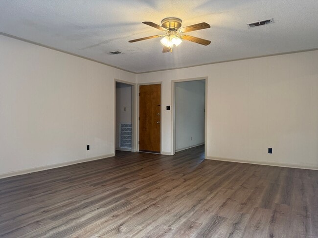 Building Photo - 4612 N Cypress St