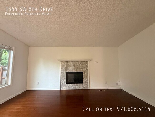 Building Photo - 1544 SW 8th Dr