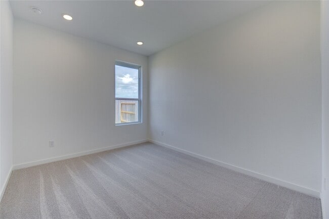 Building Photo - 1047 Blue Stone Dr