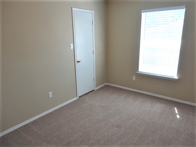 Building Photo - 10236 Westward Dr