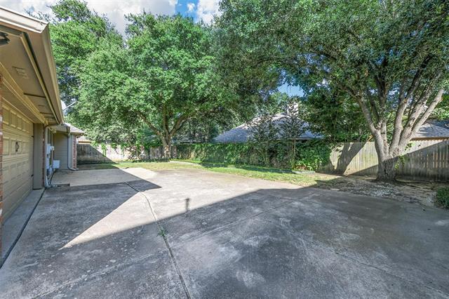 Building Photo - 2204 Sapphire Dr