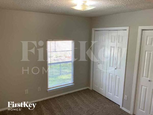 Building Photo - 9819 Kiwi Ln