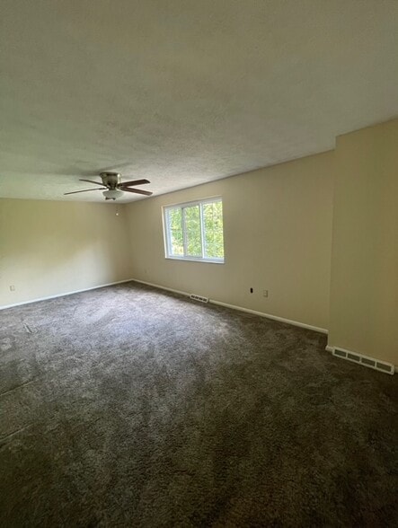 Building Photo - 111 Little Glen Dr