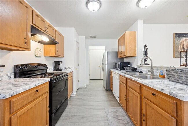 Building Photo - 8710 Davis Oaks Trail