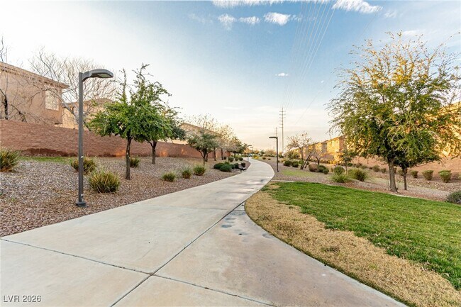 Building Photo - 788 Forest Peak St