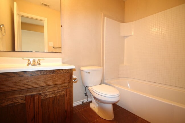 Building Photo - ~INVITING 3/2.5 Townhome Includes Granite in Kitchen & All Kitchen Appliances***Landscaping Inclu...