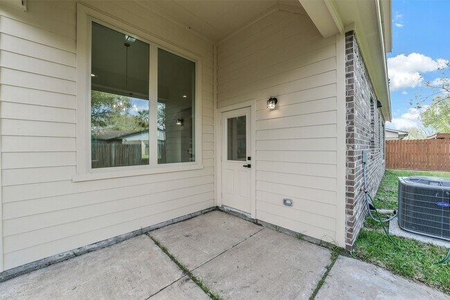 Building Photo - 6835 Tara Dr